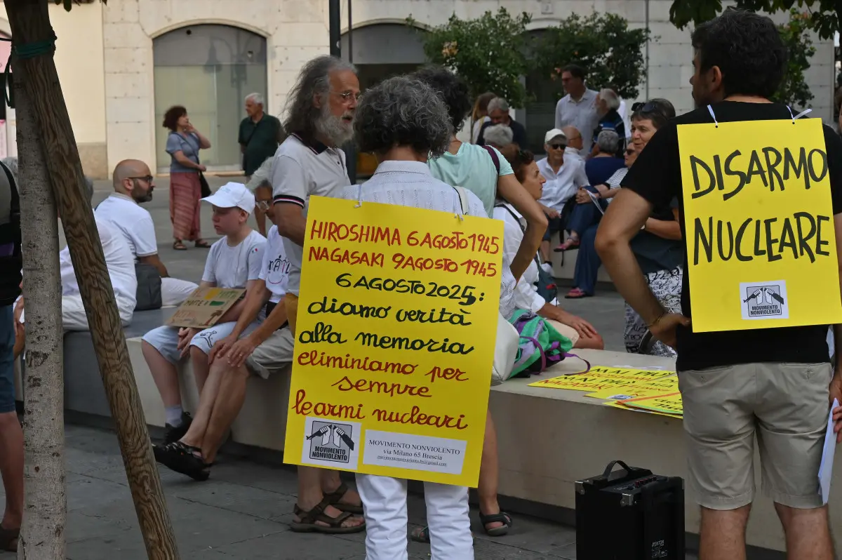 CRONACA BRESCIA CORTEO SILENZIOSO PER L' OTTANTESIMO ANNIVERSARIO DI HIROSHIMA REDAZIONE CRONACA 06-08-2025 GABRIELE STRADA NEW EDEN GROUP