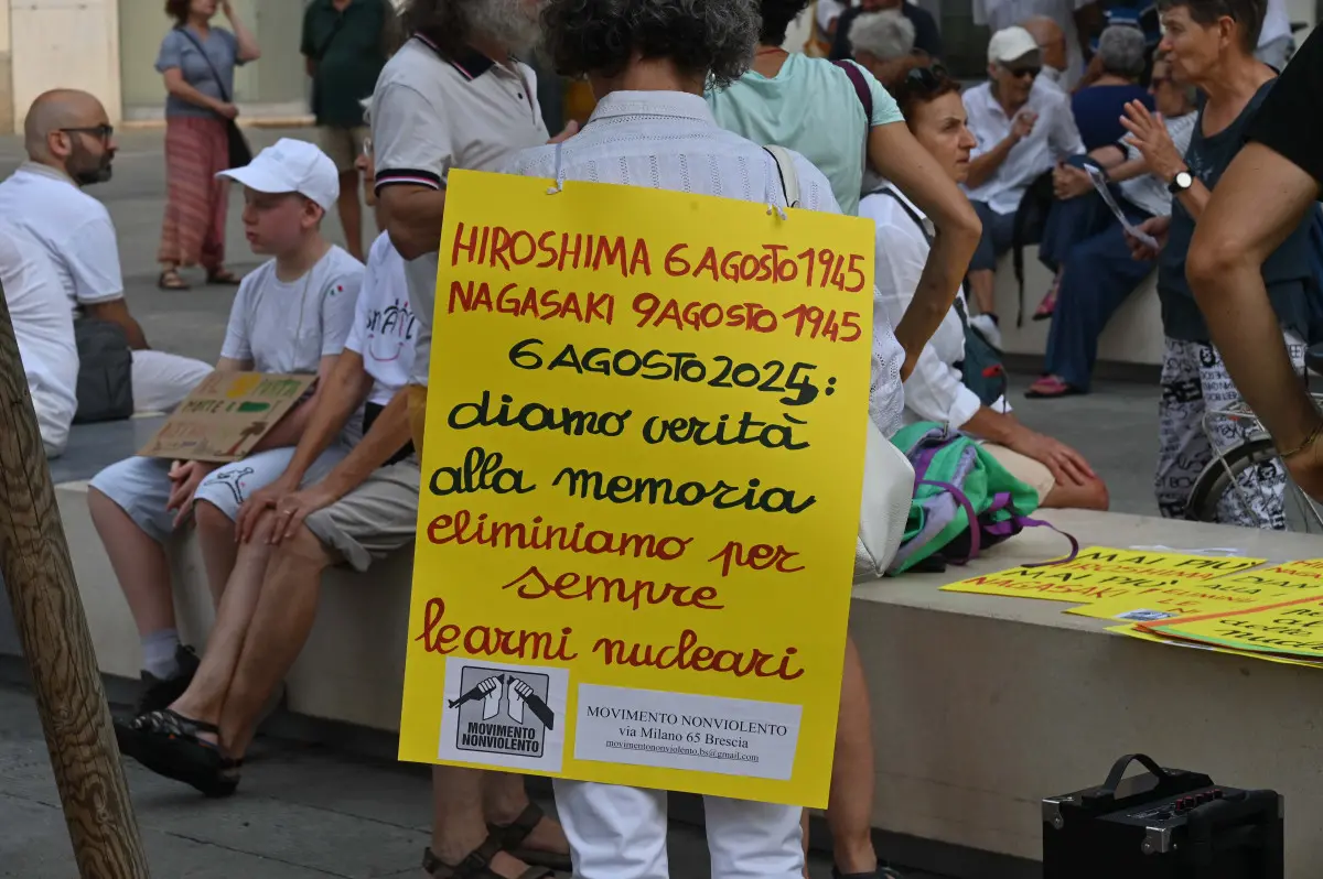 CRONACA BRESCIA CORTEO SILENZIOSO PER L' OTTANTESIMO ANNIVERSARIO DI HIROSHIMA REDAZIONE CRONACA 06-08-2025 GABRIELE STRADA NEW EDEN GROUP
