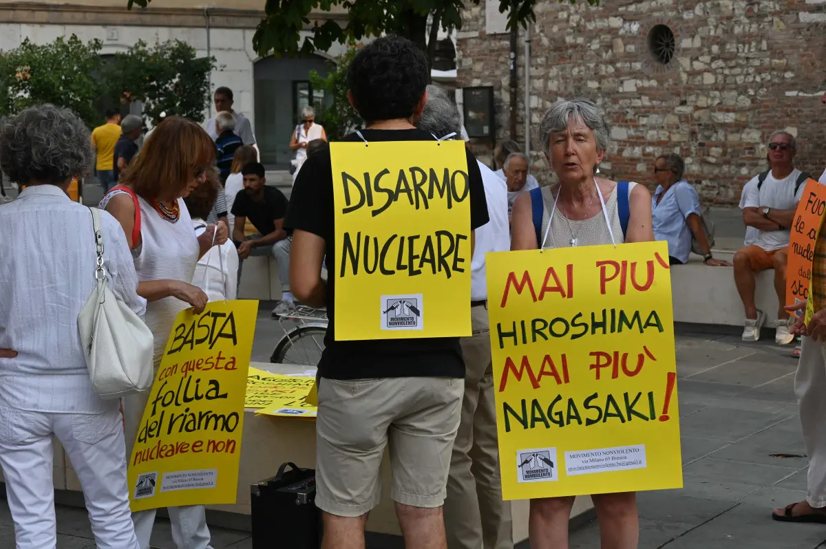 CRONACA BRESCIA CORTEO SILENZIOSO PER L' OTTANTESIMO ANNIVERSARIO DI HIROSHIMA REDAZIONE CRONACA 06-08-2025 GABRIELE STRADA NEW EDEN GROUP