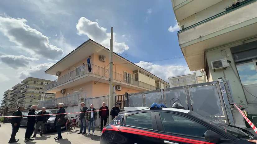 Carabinieri sul luogo dove è morto un operaio a Casalnuovo. Napoli 28 Novembre 2025. ANSA / CESARE ABBATE