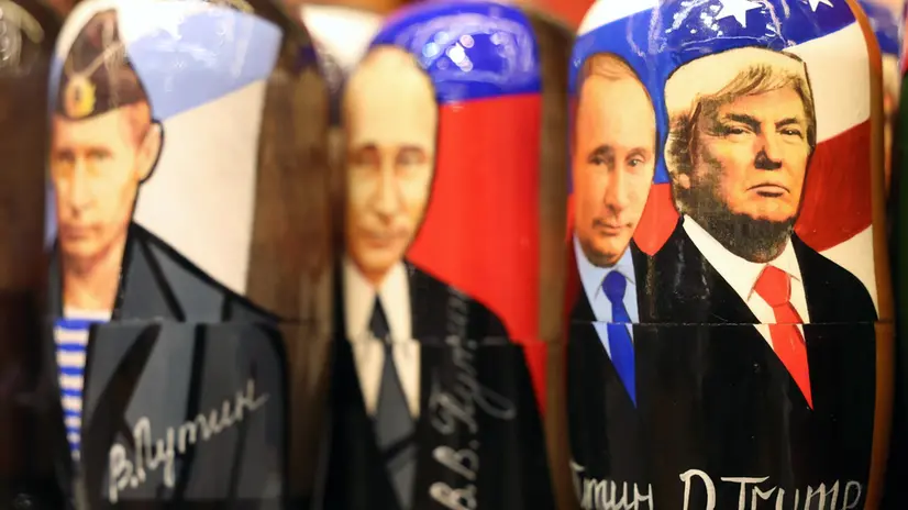 epa12116341 Traditional Russian wooden Matryoshka dolls depicting Russian President Vladimir Putin and US President Donald Trump (R) are displayed for sale at a souvenir shop in Moscow, Russia, 19 May 2025. EPA/MAXIM SHIPENKOV