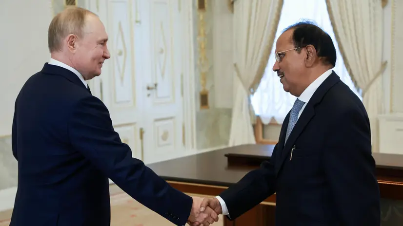 epa11600050 Russian President Vladimir Putin (L) shakes hands with Indian National Security Advisor Ajit Doval after a meeting with high-ranking BRICS officials responsible for security matters and national security advisers at the Constantine Palace in Strelna in the suburb of St. Petersburg, Russia, 12 September 2024. EPA/VYACHESLAV PROKOFYEV / SPUTNIK / KREMLIN POOL MANDATORY CREDIT