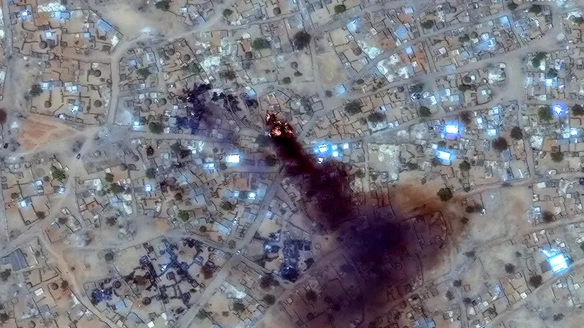 epa12037513 A handout satellite image taken 16 April 2025 and provided 17 April 2025, made available by Maxar Technologies shows the ongoing Rapid Support Forces (RSF) assault, widespread destruction and intentional burning of homes and structures throughout the Zamzam Internally Displaced Persons (IDP) camp in North Darfur, Sudan. EPA/MAXAR TECHNOLOGIES HANDOUT -- MANDATORY CREDIT: SATELLITE IMAGE 2024 MAXAR TECHNOLOGIES -- THE WATERMARK MAY NOT BE REMOVED/CROPPED --HANDOUT EDITORIAL USE ONLY/NO SALES