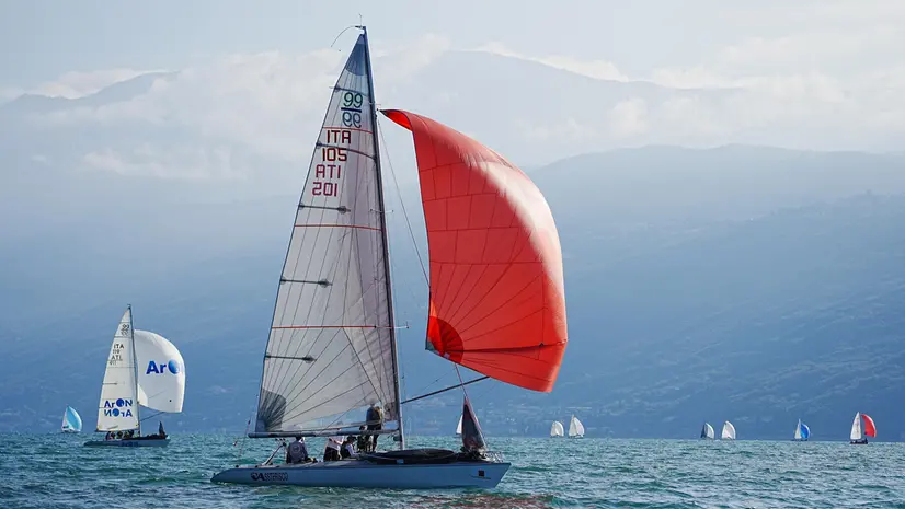 La magia delle barche a vela  incanta il Benaco