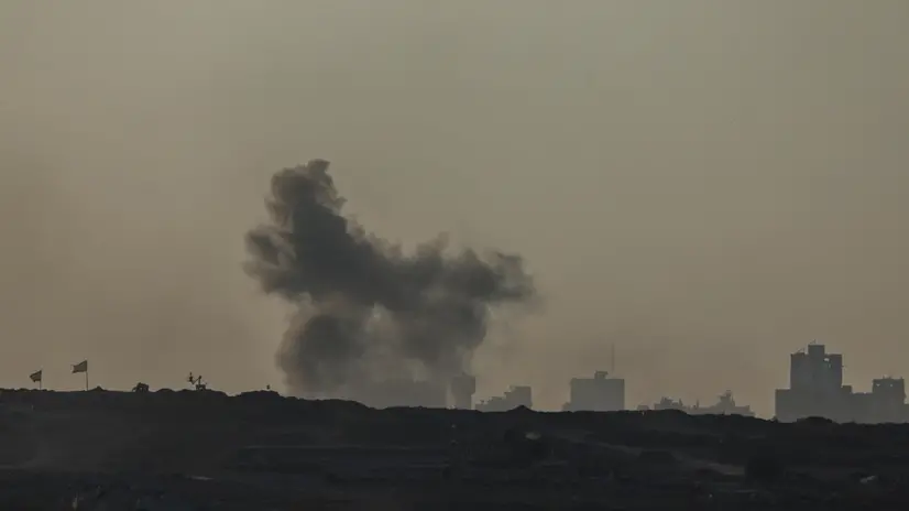 epa12288699 Smoke rises as a result of an explosion in the northern part of the Gaza Strip, as seen from the Israeli side of the border with Gaza, in southern Israel, 07 August 2025 EPA/ATEF SAFADI