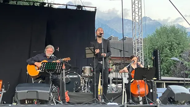 Il trio formato da Diego Ghenzi, Roberta Selva e Giorgio Cordini che ha aperto il concerto di De André