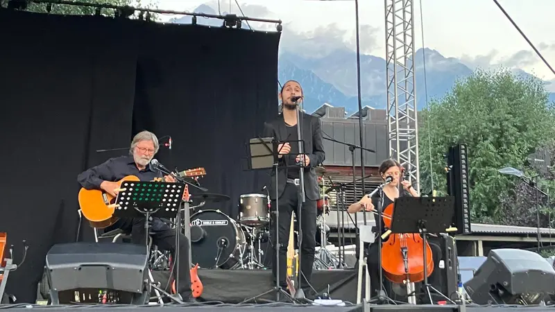 Il trio formato da Diego Ghenzi, Roberta Selva e Giorgio Cordini che ha aperto il concerto di De André