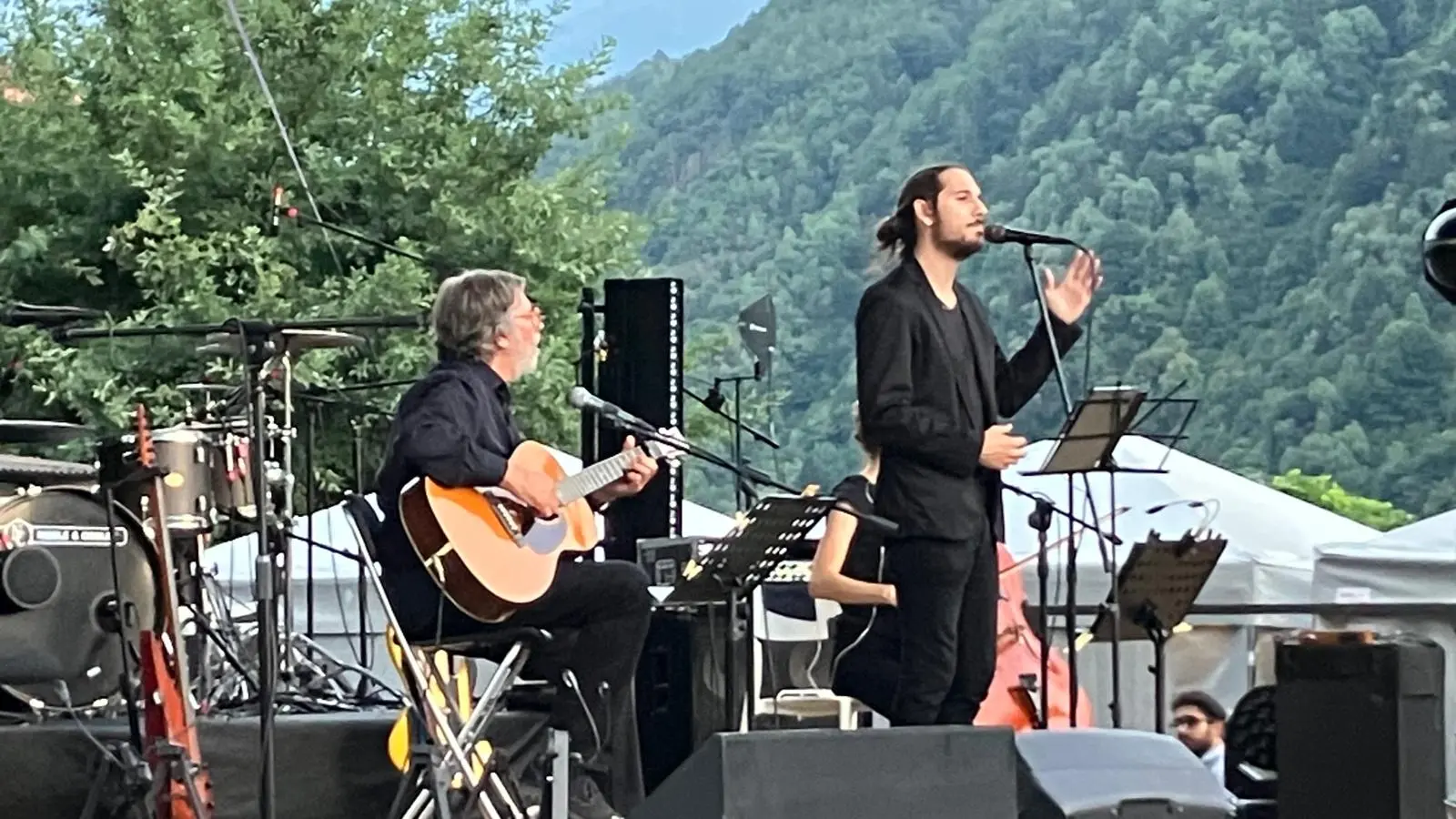 Il trio formato da Diego Ghenzi, Roberta Selva e Giorgio Cordini che ha aperto il concerto di De André