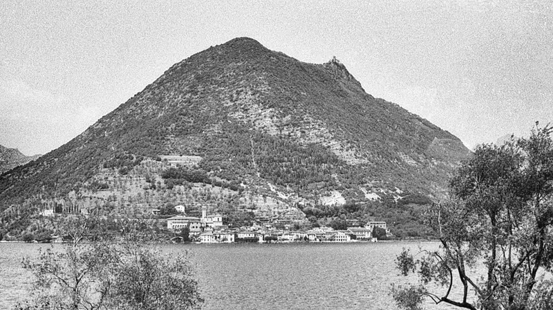 Una foto di archivio di Montisola nel 1959 - Archivio fotografico bagnolese