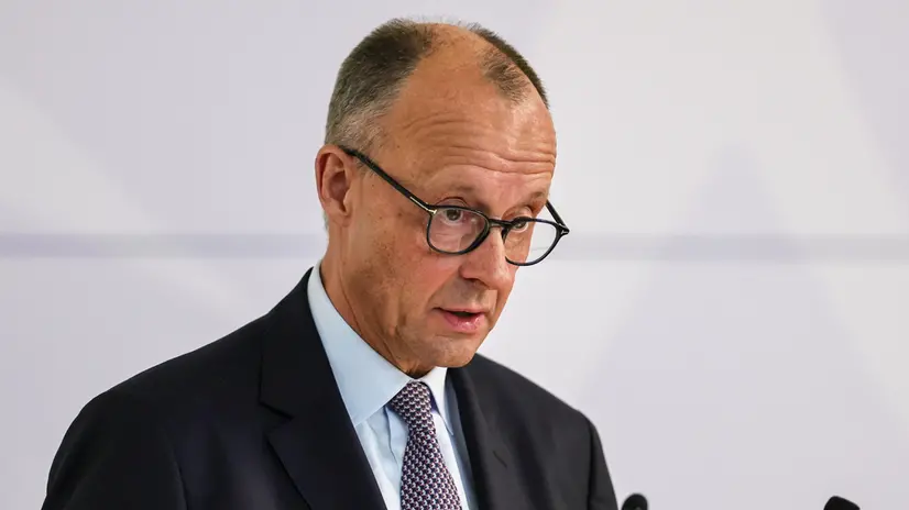 epa12284154 German Chancellor Friedrich Merz speaks during a ceremony of '75th anniversary of the Charter of German Expellees - Homeland Day 2025' in Stuttgart, Germany, 05 August 2025. EPA/RONALD WITTEK