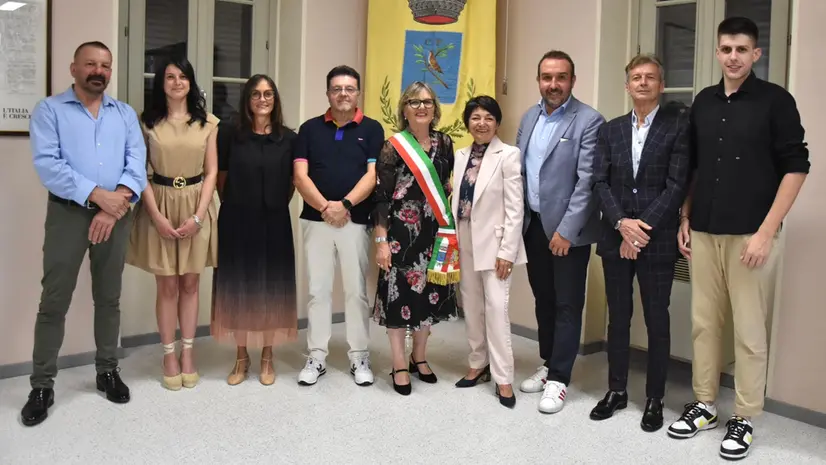 La maggioranza di Passirano: Ronchi (terza da sinistra), Danesi (sesta) e accanto a lei Giustacchini