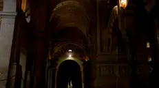 epa12029334 Penitents of the Brotherhood of the Triumphal Entry 'La Borriquita' are seen inside the Mosque-Cathedral of Cordoba ahead of the Palm Sunday procession in Cordoba, Spain, 13 April 2025. EPA/SALAS