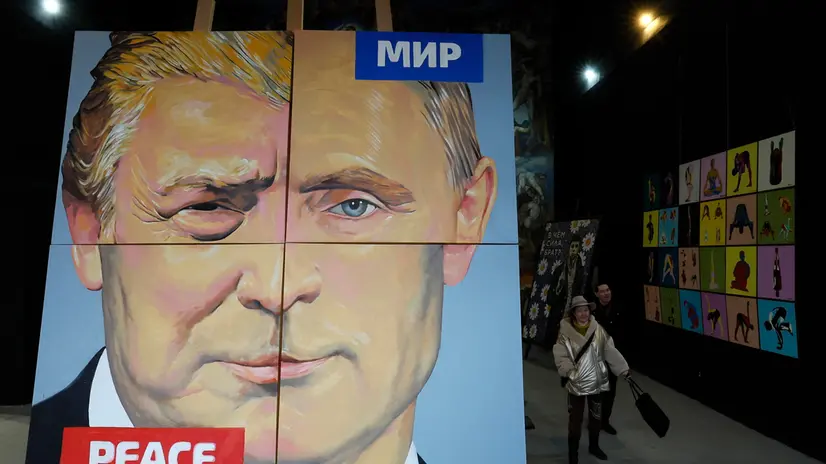 epa11958370 An artwork titled 'The Peace' (2017) by Russian artist Alexey Sergienko showing Russian President Vladimir Putin and US President Donald Trump is once again on display at the artist's gallery in St. Petersburg, Russia, 12 March 2025. The artist first showcased the painting in 2017 when the two Presidents met for the first time at the G20 summit in Hamburg. EPA/ANATOLY MALTSEV