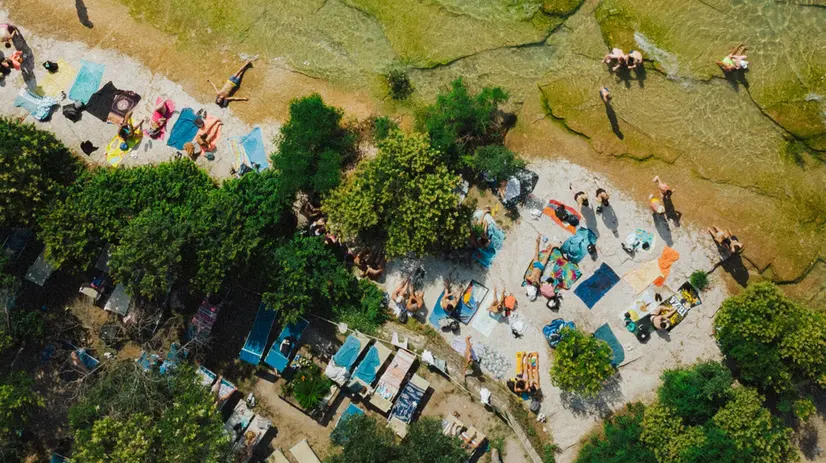 Una delle spiagge sul lago di Garda