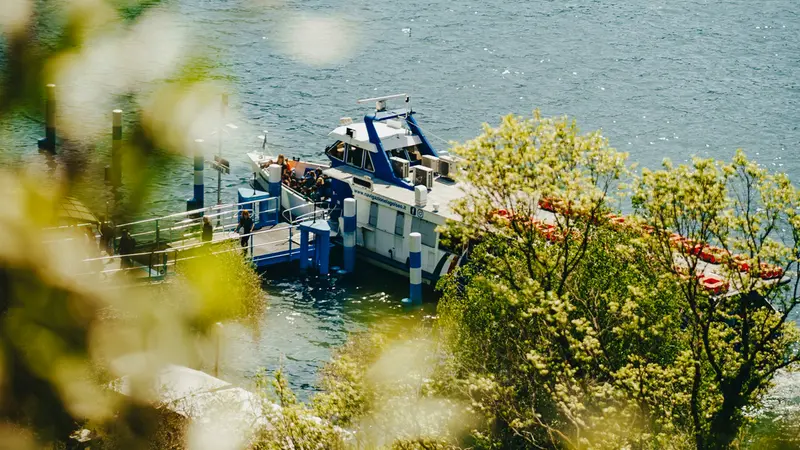 Un battello sul lago d'Iseo