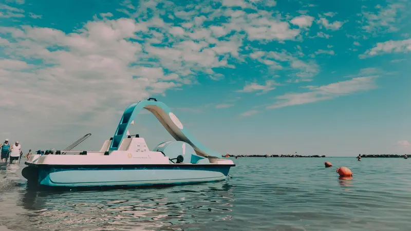 Un pedalò sulla riviera Adriatica