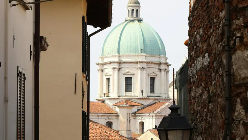 Uno scorcio di Brescia, città che fa da sfondo a numerosi romanzi