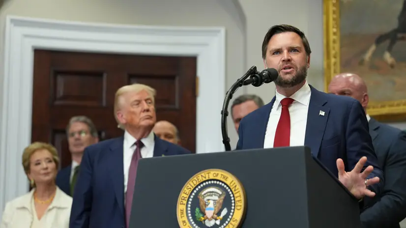 epa12275897 US Vice President JD Vance (R), speaks during an executive order signing ceremony in the Roosevelt Room of the White House in Washington, DC, USA, 31 July 2025. The order will formally reestablish the Presidential Fitness Test, creating school-based programs that reward excellence in physical education. EPA/ERIC LEE / POOL