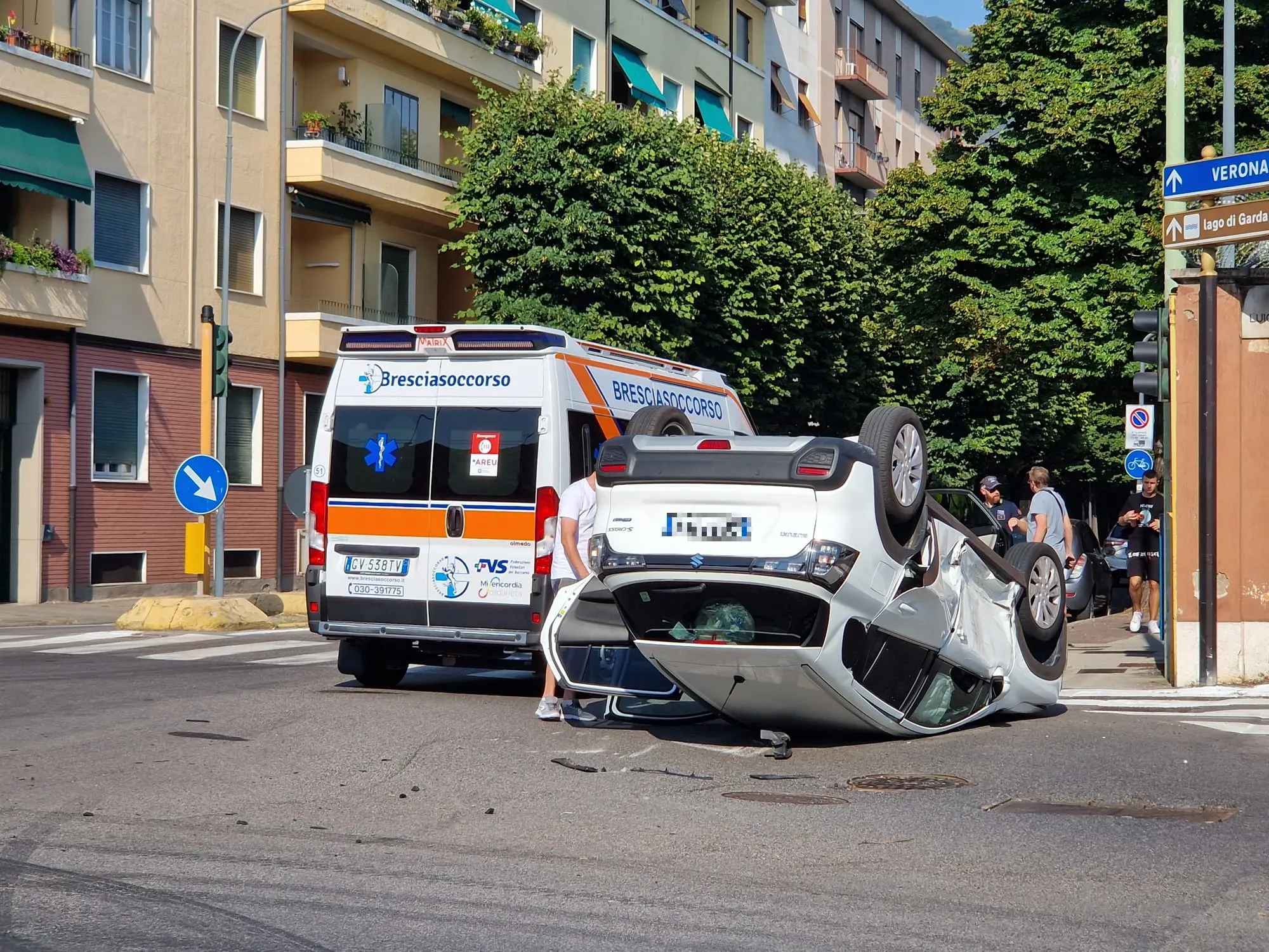 L'incidente tra via Cadorna e viale Duca d'Aosta