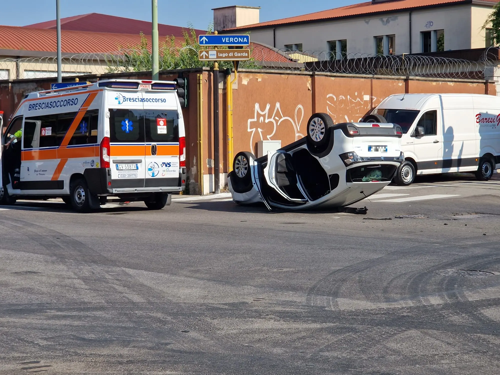 L'incidente tra via Cadorna e viale Duca d'Aosta