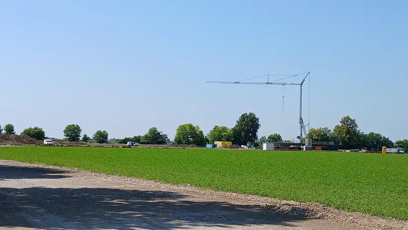 Il nuovo impianto sta sorgendo sulla strada per Porzano - © www.giornaledibrescia.it