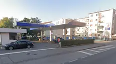 Il distributore Q8 in via Corsica a Brescia