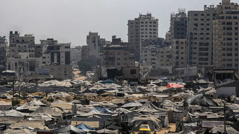 epa12268879 A view of tents of internally displaced Palestinians, who fled from the east of Gaza City and the northern Gaza Strip, in the west of Gaza City, 28 July 2025. More than 130 Palestinians, the majority of whom children, have died of malnutrition in the Gaza Strip, the Palestinian Ministry of Health said on 27 July. EPA/MOHAMMED SABER