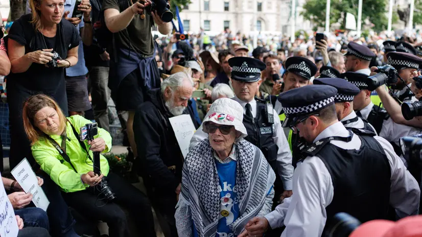 epa12290937 Police officers arrest supporters of Palestine Action attending a mass action event organized by the Defend Our Juries group as part of their campaign to end the proscription of Palestine Action, in Parliament Square, London, Britain, 09 August 2025. Palestine Action group was banned under terrorism law in the UK after activists allegedly broke into RAF Brize Norton military base in Oxfordshire in June 2025 and caused about 7 million GBP damage to British military planes. EPA/TOLGA AKMEN