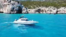 Motovedetta della Guardia di finanza a Cala Goloritzè