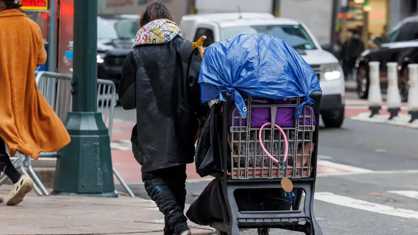 epa11113232 A person transports their belongings in a cart while crossing the street in New York, New York, USA, 29 January 2024. A recent report from Harvard's Joint Center for Housing Studies found that roughly 653,000 people in America reported experiencing homelessness in January of 2023, an about 12 percent increase from the year prior. The researchers said high rents and the expiration of pandemic relief last year contributed to the increase. EPA/SARAH YENESEL