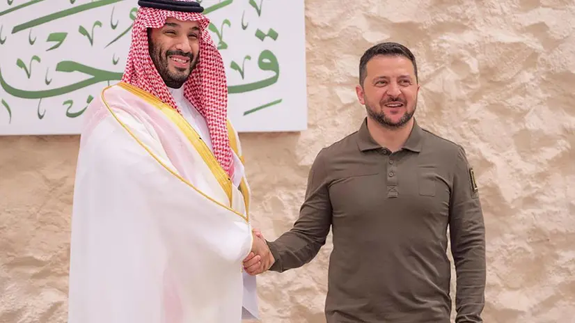 epa10638933 A handout photo made available by the Saudi Press Agency (SPA) shows Crown Prince Mohammed bin Salman (L) receiving Ukrainian President Volodymyr Zelensky before attending the the 32nd Arab League summit, in Jeddah, Saudi Arabia, 19 May 2023. Zelensky is on his first-ever visit to Saudi Arabia. EPA/SAUDI PRESS AGENCY HANDOUT HANDOUT EDITORIAL USE ONLY/NO SALES