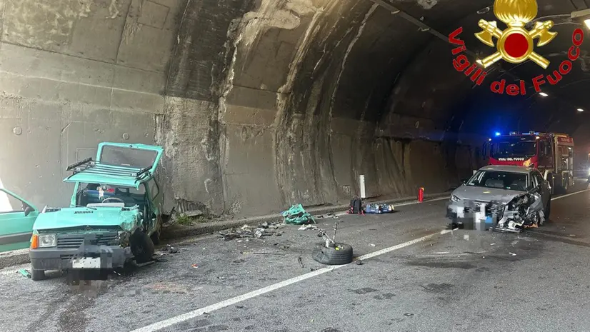 L'incidente in galleria a Breno - Foto Vigili del fuoco