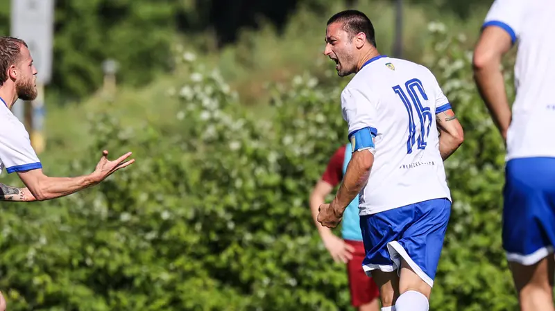 Un'esultanza di Sinigaglia in maglia Cellatica - © www.giornaledibrescia.it
