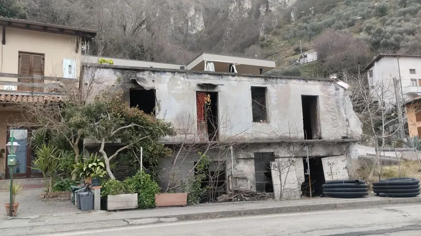 L'edificio che lascerà posto al nuovo parcheggio - © www.giornaledibrescia.it