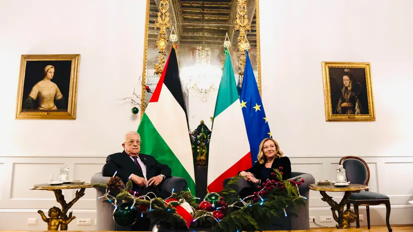 epa11775617 A handout photo made available by Chigi Palace Press Office shows Italian Prime Minister Giorgia Meloni (R) and Palestinian President Mahmoud Abbas attending a meeting at the Chigi Palace, in Rome, Italy, 13 December 2024. EPA/FILIPPO ATTILI/PALAZZO CHIGI HANDOUT HANDOUT EDITORIAL USE ONLY/NO SALES