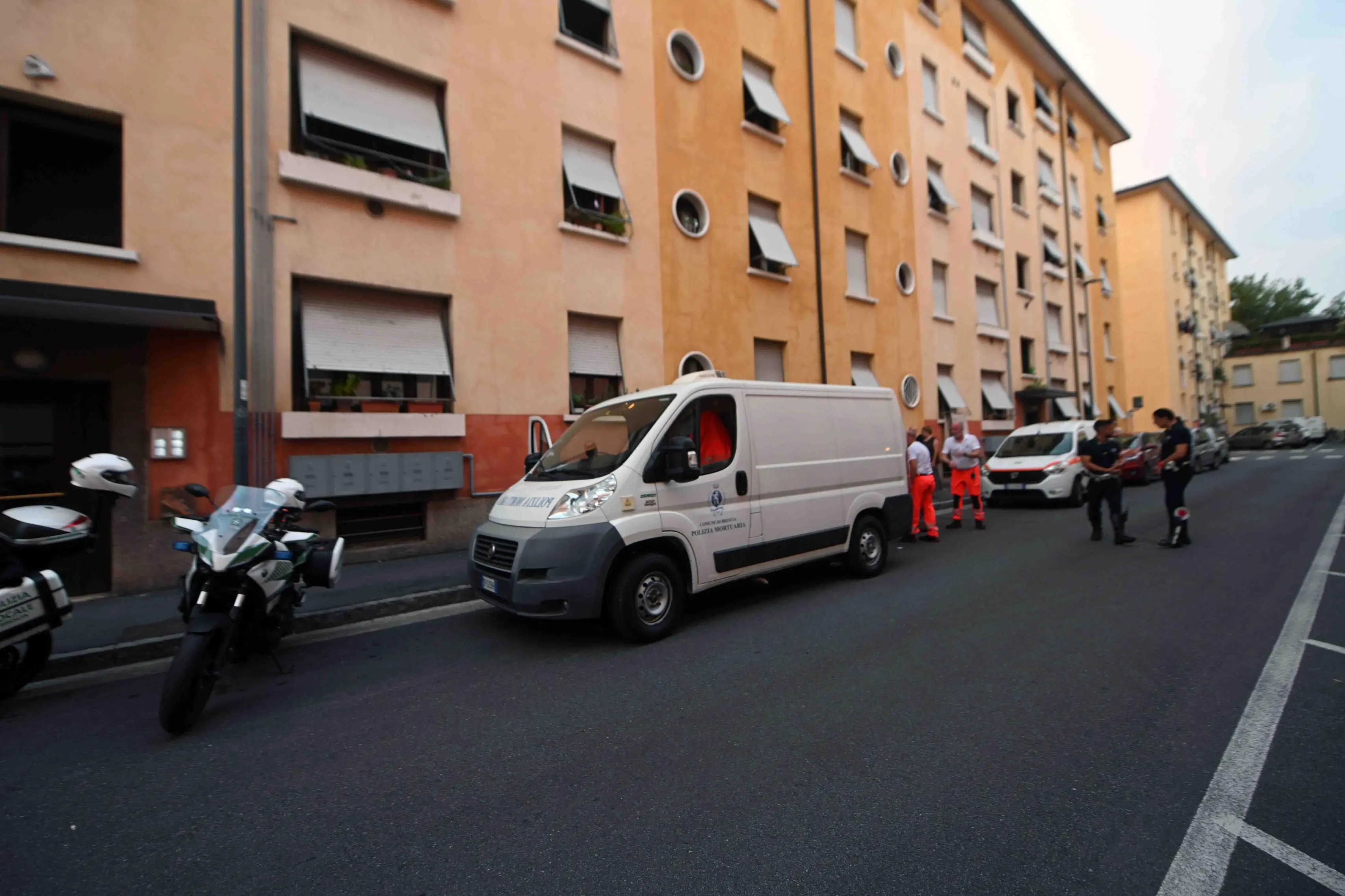 CRONACA NERA BRESCIA QUARTIERE PERLASCA RINVENIMENTO CADAVERE PER MANIERI 12-08-2025 MARCO ORTOGNI NEW EDEN GROUP
