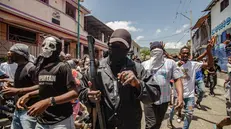 epa11406862 Hundred of demonstrators, including citizens and police members of the Solino district, march in the streets demanding justice for the three killed police officers on 09 June, by gangs lead led by Jimmy Cherizier, a.k.a Barbecue, in Port-Au-Prince, Haiti, 12 June 2024. Haiti's new prime minister Conille on 10 June condemned the gang killings of three police officers on patrol in a part of the capital controlled by gang leader Jimmy 'Barbecue' Cherizier. EPA/Mentor David Lorens
