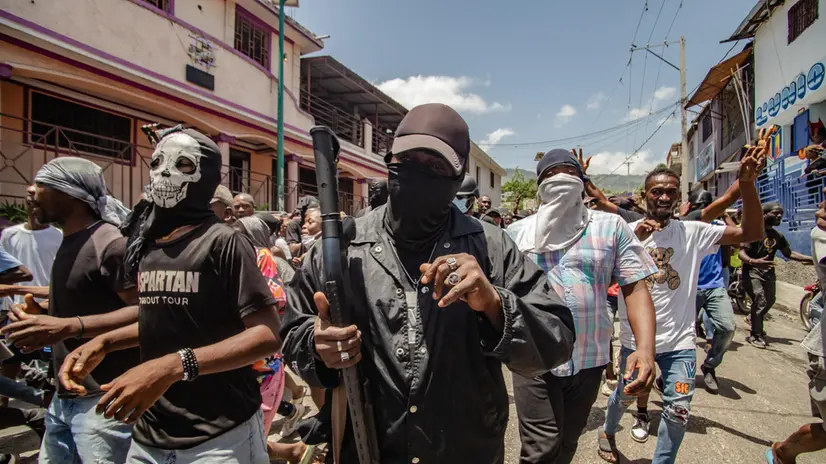 epa11406862 Hundred of demonstrators, including citizens and police members of the Solino district, march in the streets demanding justice for the three killed police officers on 09 June, by gangs lead led by Jimmy Cherizier, a.k.a Barbecue, in Port-Au-Prince, Haiti, 12 June 2024. Haiti's new prime minister Conille on 10 June condemned the gang killings of three police officers on patrol in a part of the capital controlled by gang leader Jimmy 'Barbecue' Cherizier. EPA/Mentor David Lorens