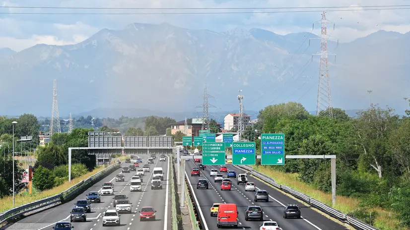 Traffico sull'autostrada di Torino per l'esodo per le vacanze estive, Torino , 26 luglio 2025 ANSA/ALESSANDRO DI MARCO