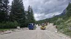 I lavori sul tratto della statale 51 di Alemagna, tra San Vito di Cadore e Cortina, dopo la frana, 13 luglio 2025. ANSA (NPK)