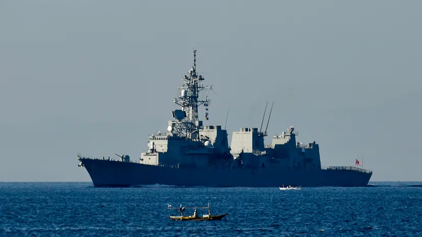 epa12017074 Japan Maritime Self Defense Force (JSDF) Murasame-class destroyer prepares to dock at a seaport at Manila Bay, Philippines, 08 April 2025. On 07 April, the Philippine government admonished China for another aggressive action - multiple attempts to ram a Philippine Coast Guard patrol ship inside the Philippine’s Exclusive Economic Zone (EEC) in the disputed South China sea. China and the Philippines are engaged in a territorial dispute over the sovereignty of several islands and atolls in the South China Sea. EPA/FRANCIS R. MALASIG