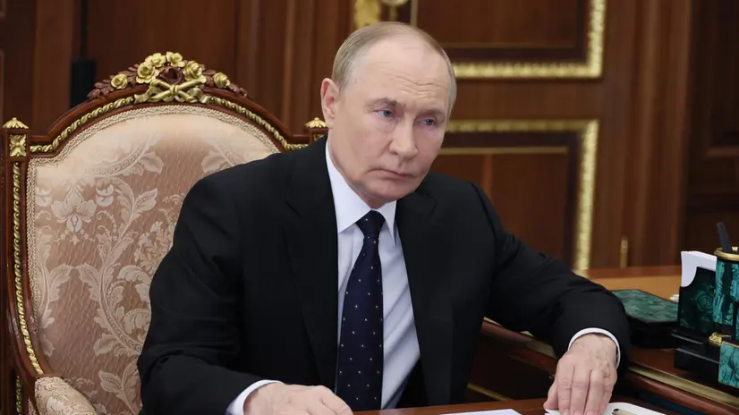 epa12298869 Russian President Vladimir Putin meets with head of the Federal Taxation Service Daniil Yegorov(not pictured) at the Kremlin in Moscow, Russia, 13 August 2025. EPA/VYACHESLAV PROKOFYEV/SPUTNIK/KREMLIN POOL MANDATORY CREDIT