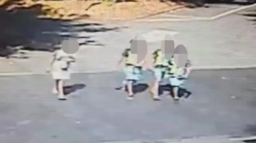 Un fermo immagine tratto da un video delle telecamere di sorveglianza agli atti dell'inchiesta mostra i quattro ragazzini, poco più che bambini, ritenuti responsabili dell'investimento di Cecilia De Astis, travolta e uccisa da un'auto. ANSA NPK +++ FOTO NON IN VENDITA - DA USARE SOLO PER FINI GIORNALISTICI +++ NPK +++