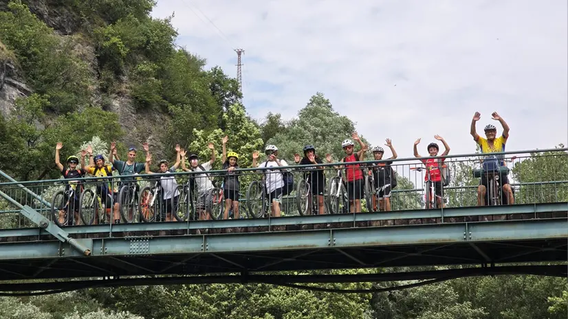 Il cicloturismo educativo per ragazzi è un successo - © www.giornaledibrescia.it