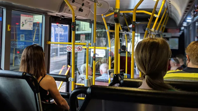 Le molestie si sono verificate su un autobus