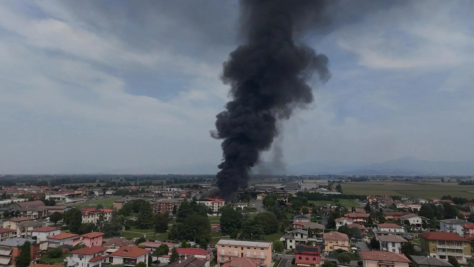 L'incendio della piscina di Ghisalba (Bergamo)
