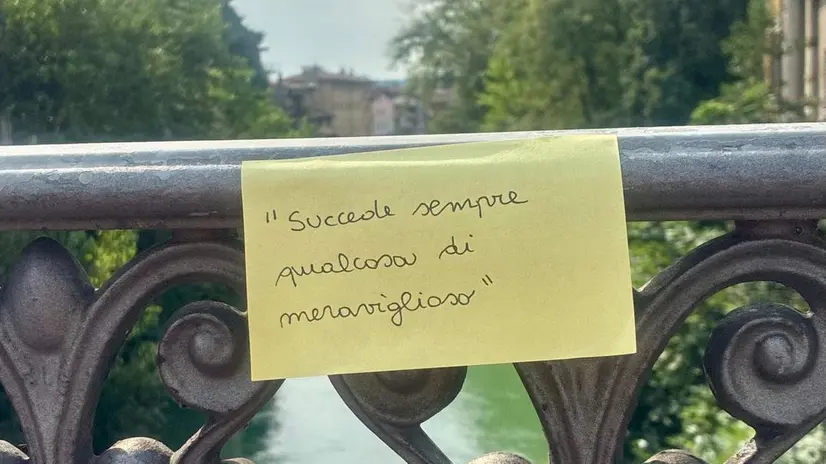 A Gavardo arrivano i post-it con messaggi di speranza - © www.giornaledibrescia.it