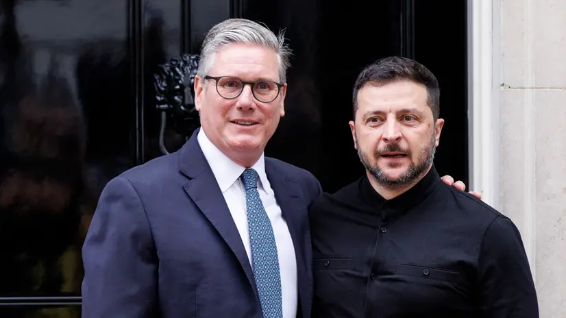 epaselect epa12299571 British Prime Minister Keir Starmer (L) and Ukrainian President Volodymyr Zelensky pose for a photo at 10 Downing Street in London, Britain, 14 August 2025. Zelensky is in London to meet Starmer ahead of U.S. President Donald Trump’s scheduled talks with Russian President Vladimir Putin in Alaska the following day. EPA/TOLGA AKMEN