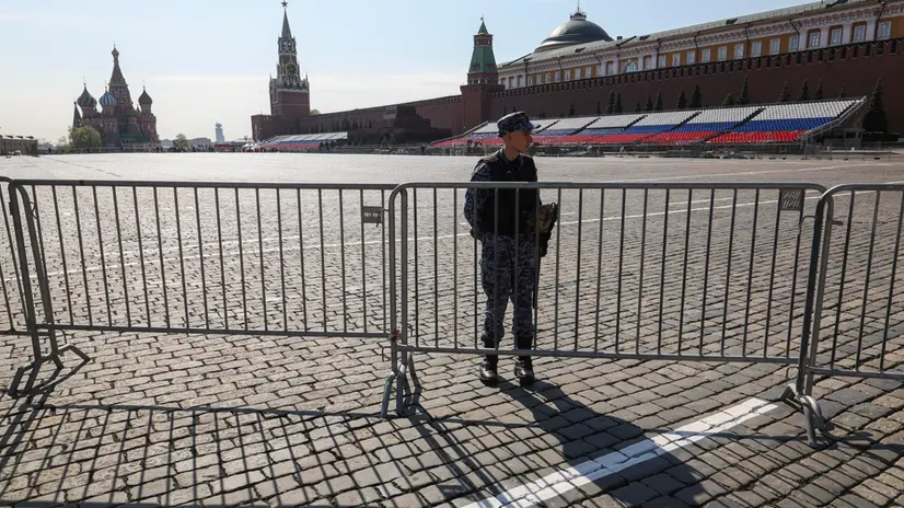 epa12046136 A Russian policeman stands guard during preparations for the upcoming Victory Day celebrations on the Red Square in Moscow, Russia, 22 April 2025. Russia will mark on 09 May the 80th anniversary of the victory of the Soviet Union over Nazi Germany and its allies in World War II. EPA/MAXIM SHIPENKOV