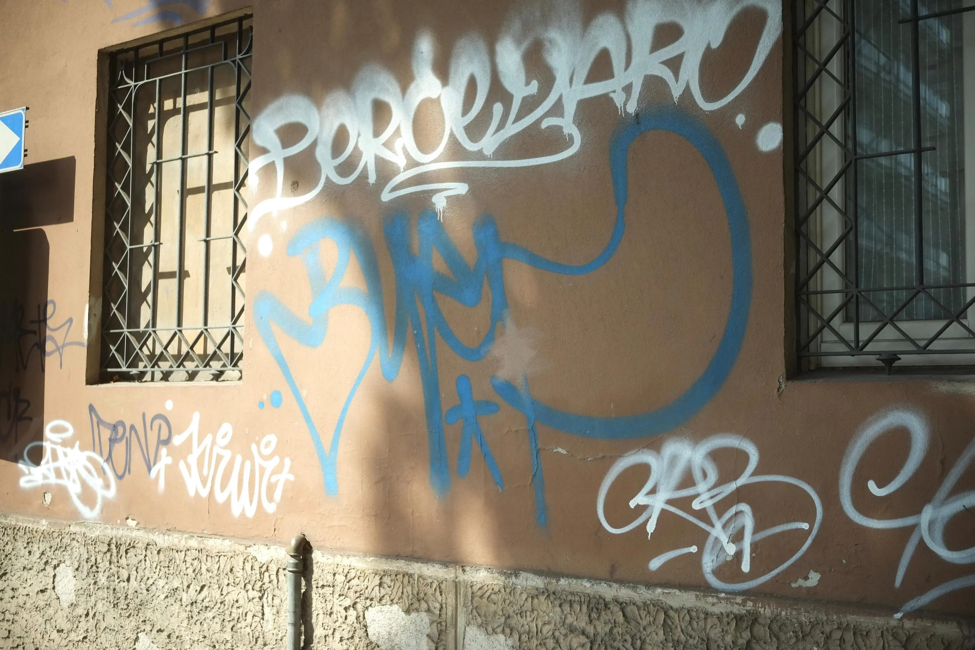 Alcuni muri imbrattati a Brescia